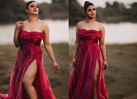 റെഡ് വൈൻ പോലെ മനോഹരി, ഇനിയയുടെ ഗ്ലാമർ ഫോട്ടോഷൂട്ട്; ചിത്രങ്ങളും വിഡിയോയും