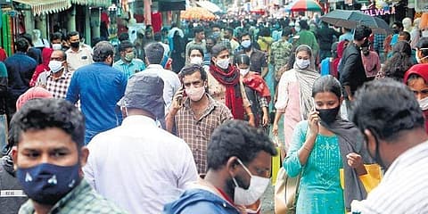 മിഠായിത്തെരുവിലെ കൈയ്യേറ്റം ഒഴിപ്പിച്ച് അധികൃതര്‍; ഉദ്യോഗസ്ഥരും വ്യാപാരികളും തമ്മില്‍ വാക്കുതര്‍ക്കം 