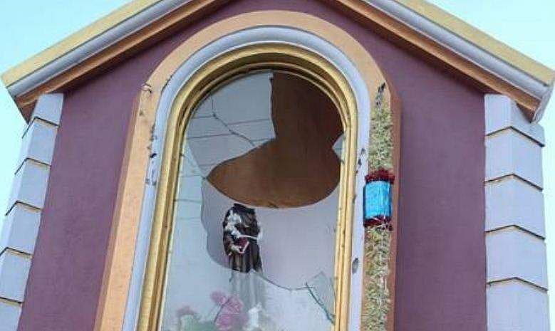 160 വർഷം പഴക്കമുള്ള കൂടാരം തകർത്തു, കർണാടകയിൽ ക്രിസ്ത്യൻ പള്ളിക്കു നേരെ ആക്രമണം; വ്യാപക പ്രതിഷേധം