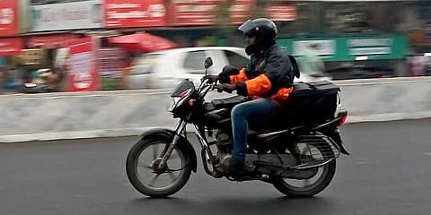 പേരു ചോദിച്ചു, ജാതിയുടെ പേരില് ഓര്ഡര് നിരസിച്ചു, മുഖത്തടിച്ചു; പരാതിയുമായി ഡെലിവറി ബോയ്