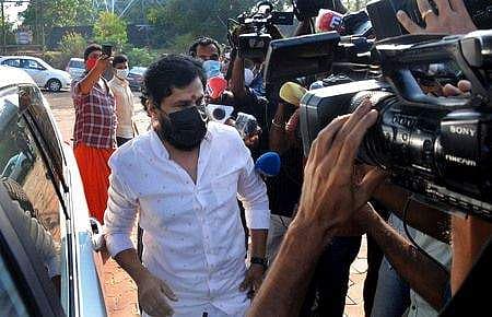 ഫോണുകള്‍ ഫൊറന്‍സിക് പരിശോധനയ്ക്ക് അയയ്ക്കണം; ക്രൈംബ്രാഞ്ച് കോടതിയില്‍