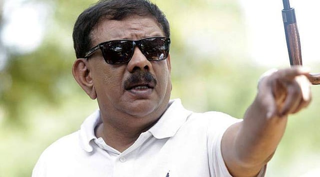 'സമയത്ത് വരാമെങ്കില്‍ മാത്രം ഈ സിനിമ ചെയ്താല്‍ മതി, ഇല്ലെങ്കില്‍ വരണ്ട';  പ്രിയദര്‍ശന് മുന്നില്‍ പൂച്ചക്കുട്ടിയായി സൂപ്പർ താരം! 