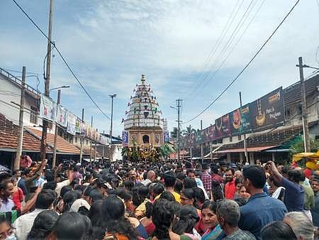 കല്പ്പാത്തി അഗ്രഹാരത്തിലൂടെ രഥപ്രയാണത്തിനെത്തിയ ജനക്കൂട്ടം