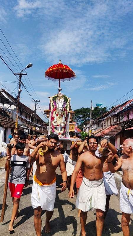 കല്പ്പാത്തി രഥോത്സവത്തിന്റെ ഭാഗമായുള്ള എഴുന്നള്ളത്ത് ചടങ്ങ്