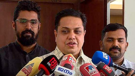 ഞാനിവിടെ മന്ത്രിയെ കാത്തു നില്‍ക്കുകയായിരുന്നു, അപ്പോഴാണ് ആക്രമണം, സമരക്കാര്‍ മന്ത്രിയുടെ കഴുത്തിനു പിടിച്ചു തള്ളി: സ്പീക്കര്‍ ഷംസീര്‍