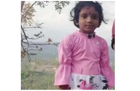 ഓട്ടോയില്‍ കയറുന്നതിനിടെ അമിത വേഗത്തിലെത്തിയ കാര്‍ ഇടിച്ചു തെറിപ്പിച്ചു; അമ്മയുടെ കണ്‍മുന്നില്‍ ആറു വയസ്സുകാരിക്ക് ദാരുണാന്ത്യം