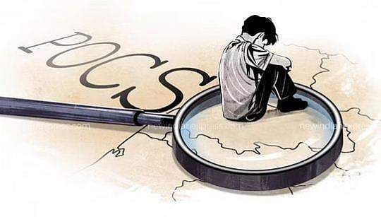 ഒന്‍പതു വയസുകാരന്‍ മൂത്രം ഒഴിക്കുന്ന ദൃശ്യങ്ങള്‍ പ്രചരിപ്പിച്ചു;  ഹൗസിങ് സൊസൈറ്റി അംഗങ്ങള്‍ക്കെതിരെ പോക്‌സോ കേസ്