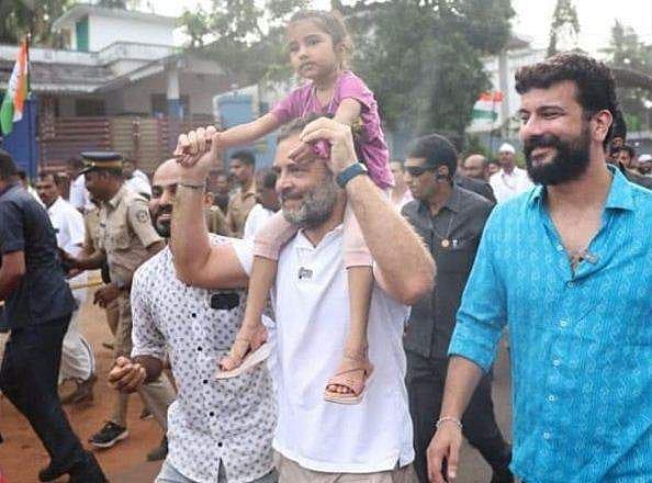 കുഞ്ഞിനെ തോളിലേറ്റി രാഹുൽ ​ഗാന്ധി, ഒപ്പം നടന്ന് രമേശ് പിഷാരടിയും; ചിത്രം വൈറൽ
