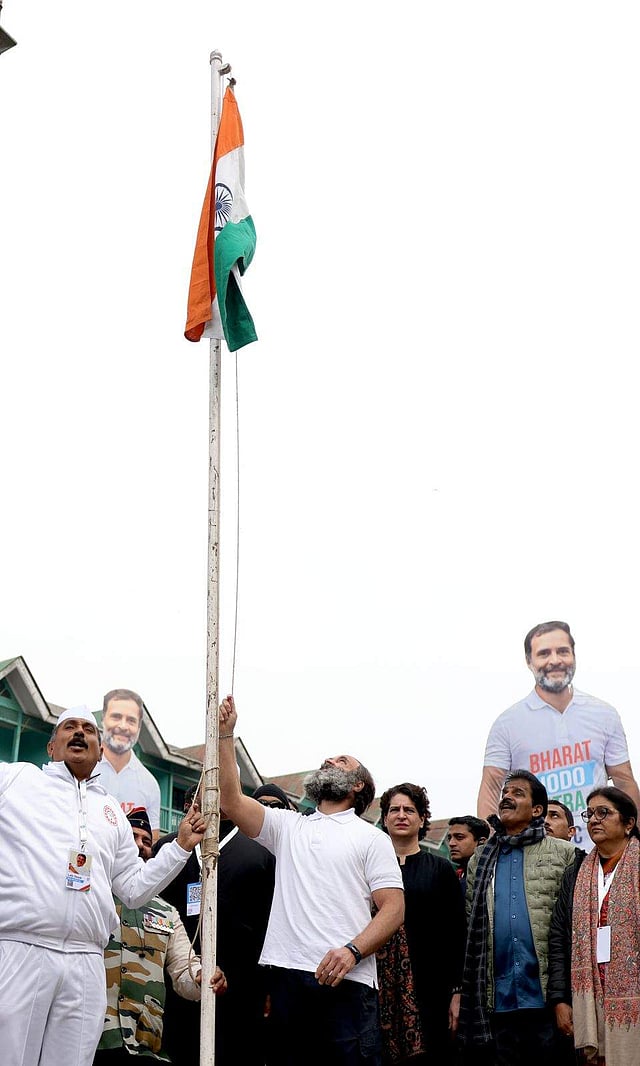 ലാല്ചൗക്കില് ദേശീയ പതാക ഉയര്ത്തി രാഹുല്