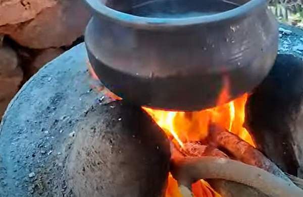 വിറക് അടുപ്പിൽ ആണോ പാചകം ചെയ്യുന്നത്?; അർബുദം മുതൽ ക്ഷയ രോ​ഗത്തിന് വരെ സാധ്യത