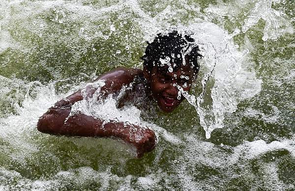 മലിന ജലം മൂക്കിലൂടെ തലച്ചോറിൽ എത്തിയാൽ അപകടം; നെഗ്ളേറിയ ഫൗലെരി എന്ന മരണകാരി അമീബ 