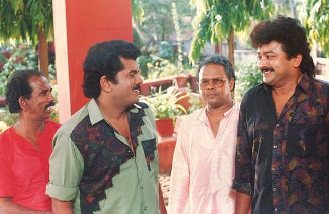 ബന്ധുക്കൾ ശത്രുക്കൾ എന്ന ചിത്രത്തിൽ മുകേഷിനും ജയറാമിനുമൊപ്പം ഇന്നസെന്റ്