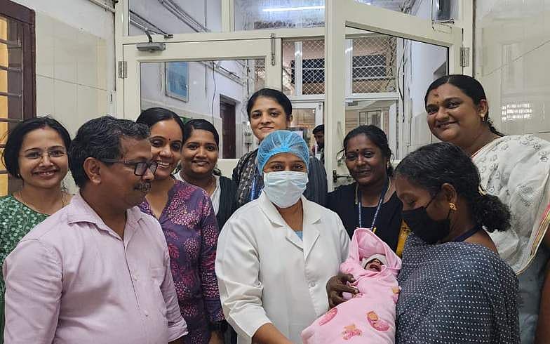 അമ്മ ബക്കറ്റിൽ ഉപേക്ഷിച്ച പിഞ്ചോമന ജീവിതത്തിലേക്ക് തിരിച്ചുവന്നു; ആശുപത്രി വിട്ടു, ഇനി സർക്കാരിന്റെ സ്‌നേഹ തണലിൽ