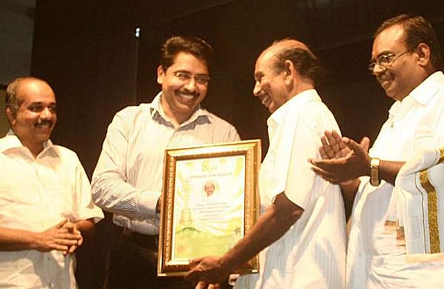'പെരുമഴക്കാല'ത്തിലെ കഥാപാത്രത്തിന് 2004 ല് സംസ്ഥാന അവാര്ഡ് ജൂറിയുടെ പ്രത്യേക പരാമര്ശം ലഭിച്ചു.