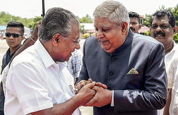 ഉപരാഷ്ട്രപതിയെ മുഖ്യമന്ത്രി സ്വീകരിക്കുമ്പോള്, പിടിഐ