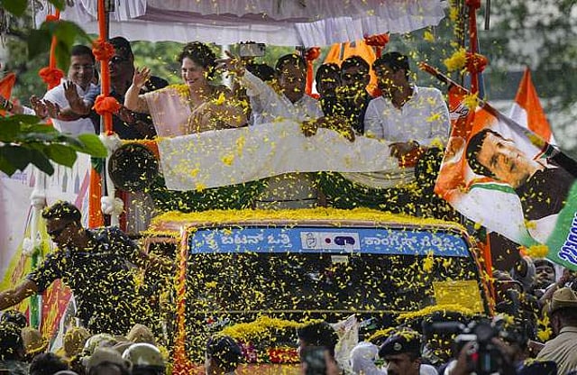 സോണിയ ഗാന്ധിയും രാഹുൽ ഗാന്ധിയും പ്രിയങ്ക ഗാന്ധിയും മല്ലികാർജുൻ ഖർഗെയുമടക്കം കോൺഗ്രസിനായി ഇറങ്ങി