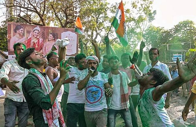 വൻ അക്രമ സംഭവങ്ങളാണ് തെരഞ്ഞെടുപ്പുമായി ബന്ധപ്പെട്ട് പശ്ചിമ ബംഗാളിൽ അരങ്ങേറിയത്. 36 പേരാണ് ഈ ദിവസങ്ങളിൽ കൊല്ലപ്പെട്ടത്