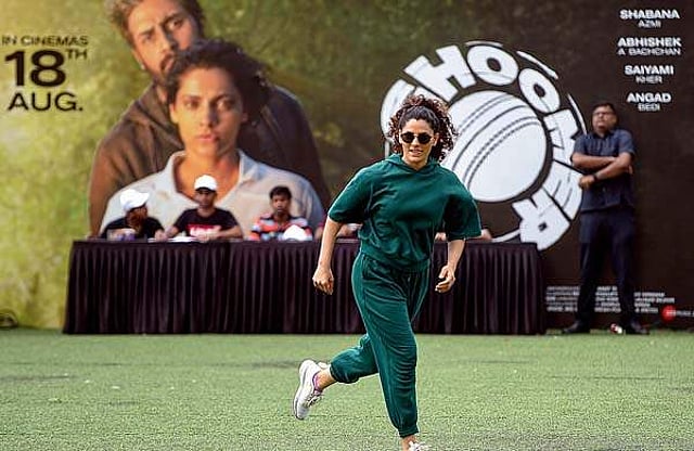 ഘൂമർ സിനിമയുടെ ഭാഗമായി നടന്ന ക്രിക്കറ്റ് മത്സരത്തിനിടെ സയാമി ഖേർ