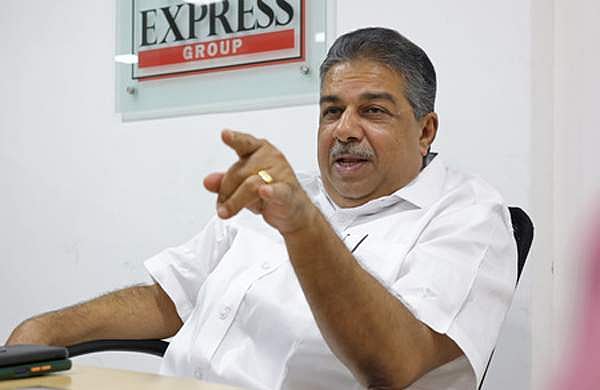 'സര്ക്കാര് ആശുപത്രിയിലെ ചികിത്സയില് മരിക്കാന് തുടങ്ങിയ എന്നെ രക്ഷിച്ചത് സ്വകാര്യ ആശുപത്രി'; വീണ്ടും വെട്ടിലായി സജി ചെറിയാന്