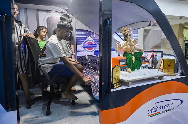 വന്ദേ ഭാരത് ട്രെയിനിലും ആഘോഷമായി ഗണേശ ചതുത്ഥി