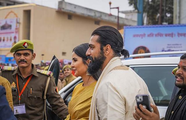 വിക്കി കൗശലും കത്രീന കൈഫും അയോധ്യയിലെ രാമക്ഷേത്രത്തിലെ പ്രതിഷ്ഠാ ചടങ്ങില് പങ്കെടുക്കാന് എത്തിയപ്പോള് ചിത്രം/ പിടിഐ