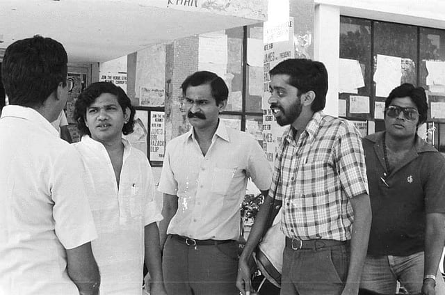 അടിയന്തരാവസ്ഥക്കാലത്തെ ജെഎൻയു ക്യാമ്പസ്. സീതാറാം യെച്ചൂരിയും സഖാക്കളും