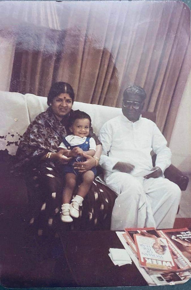 ഗവണർണറായിരുന്ന ബി രാച്ചയ്യയും ഭാര്യയും ലേഖകന്റെ മകനുമായി