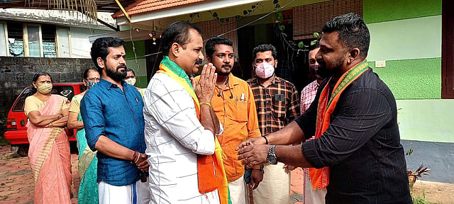 ബിജെപി തിരുവനന്തപുരം ജില്ലാ പ്രസിഡന്റ് വിവി രാജേഷ് പ്രചാരണ പരിപാടിയിൽ