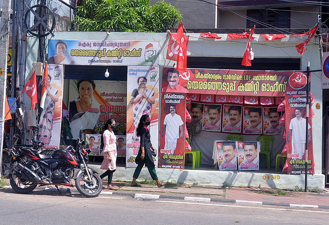 ശ്രീകണ്ഠേശ്വരം വാർഡിലെ എൽഡിഎഫ്, യുഡിഎഫ് ഓഫീസുകൾ. ഇരു വിഭാഗത്തിന്റേയും കമ്മിറ്റി ഓഫീസുകൾ ഒരു കെട്ടിടത്തിലാണ്/ ഫോട്ടോ: വിൻസെന്റ് പുളിക്കൽ