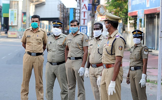 ലോക്ക്ഡൗൺ കാലത്ത് ജാഗ്രതയോടെ/ ഫോട്ടോ: എ സനേഷ്/എക്സ്പ്രസ്