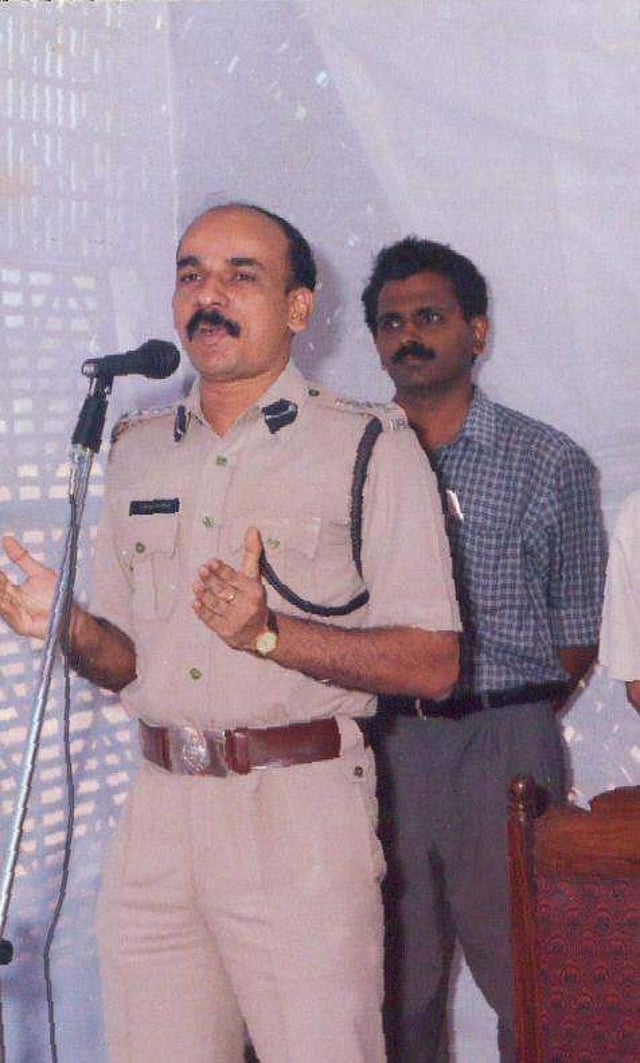 ഔദ്യോഗിക ജീവിതത്തിൽ