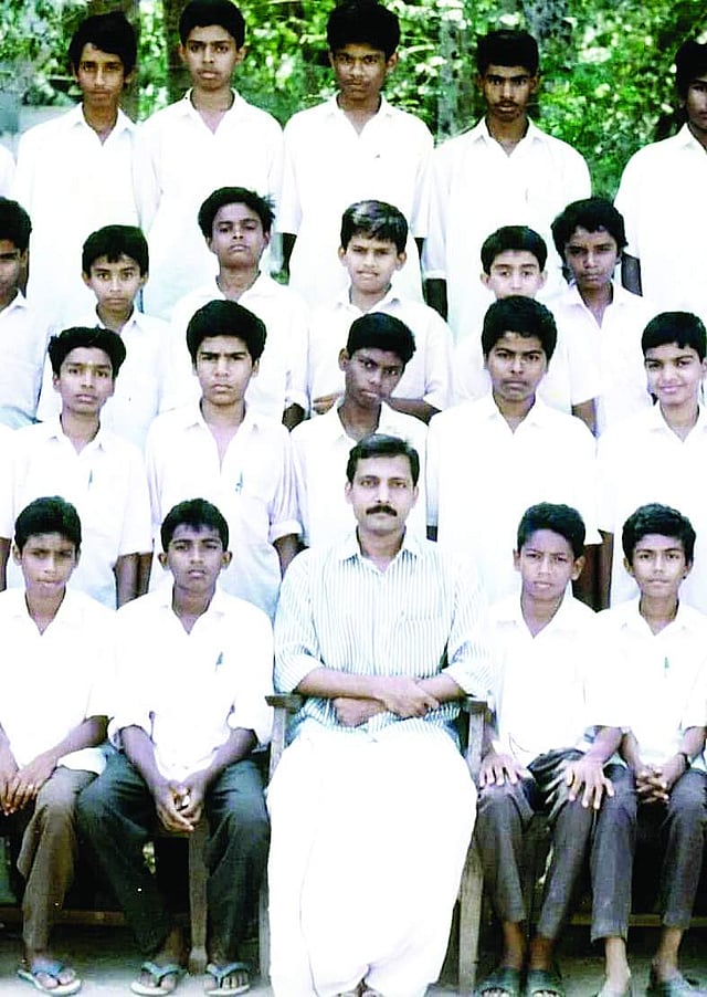 പൊന്നാനി എവി ഹൈസ്കൂളിൽ വിദ്യാർത്ഥികളോടൊപ്പം