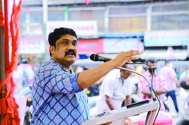 പൊതുവേദിയിൽ