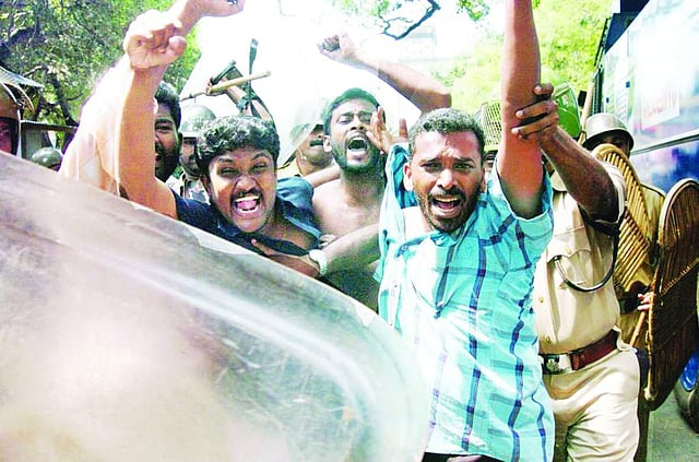 എഎ റഹിമും അടുത്തിടെ അന്തരിച്ച ഡിവൈഎഫ്ഐ നേതാവ് പി ബിജുവും വിദ്യാർത്ഥി നേതൃത്വത്തിൽ നിന്ന കാലത്ത് (ഫയൽ ചിത്രം)