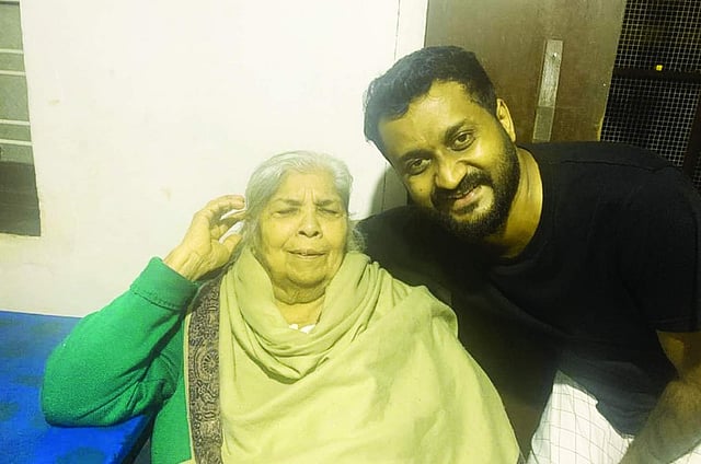 പകയുടെ സംവിധായകൻ നിതിൻ മറിയക്കുട്ടിയ്ക്കൊപ്പം