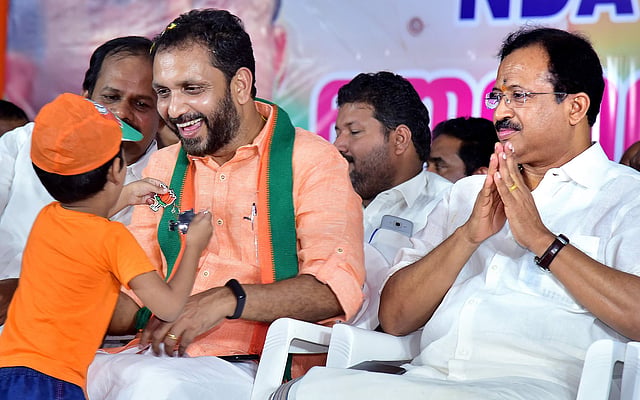 കെ സുരേന്ദ്രനും വി മുരളീധരനും ബിജെപിയുടെ രാഷ്ട്രീയ യോഗത്തിൽ