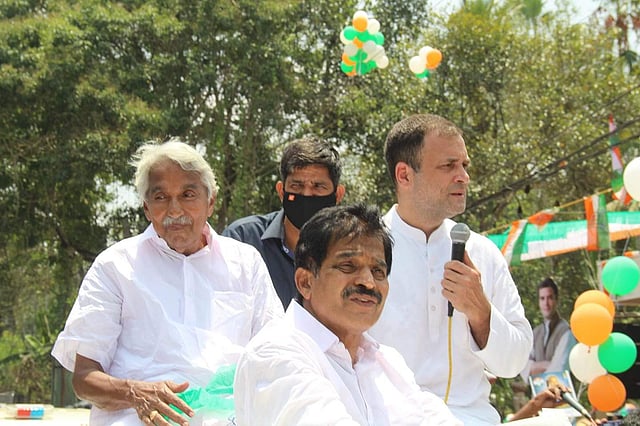പുതുപ്പള്ളിയിൽ ഉമ്മൻചാണ്ടിയുടെ തെരഞ്ഞെടുപ്പ് പ്രചാരണത്തിന് രാഹുൽ ഗാന്ധി എത്തിയപ്പോൾ. സമീപം കെസി വേണുഗോപാൽ