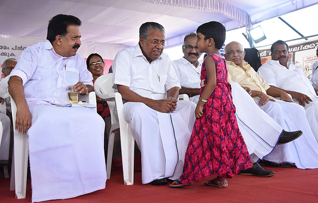 തിരുവനന്തപുരത്ത് പൗരത്വ ഭേദഗതി നിയമത്തിനെതിരേയുള്ള സംയുക്ത സമരത്തിൽ മുഖ്യമന്ത്രി പിണറായി വിജയനും പ്രതിപക്ഷ നേതാവ് രമേശ് ചെന്നിത്തലയും