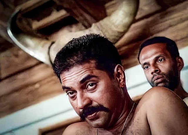അടൂർ ഗോപാലകൃഷ്ണൻ സംവിധാനം ചെയ്ത വിധേയനിൽ മമ്മൂട്ടിയും ഗോപകുമാറും