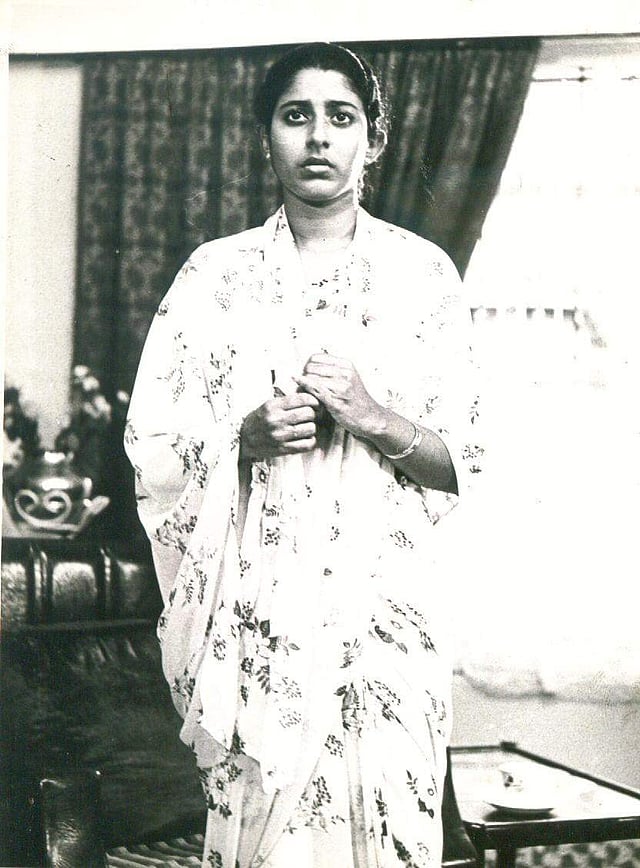 കരിയിലക്കാറ്റു പോലെ എന്ന ചിത്രത്തിൽ