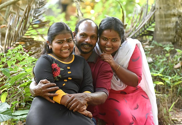 ജയചന്ദ്രൻ, ഭാര്യ രേഖ, മകൾ ദേവപ്രിയ/ ഫോട്ടോ: ബിപി ദീപു/ എക്സ്പ്രസ്