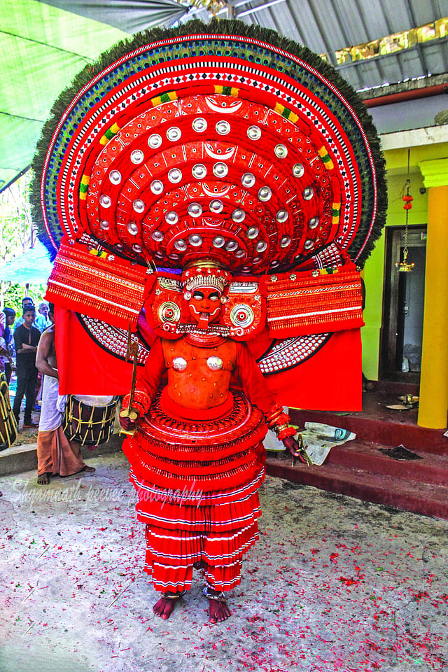 പരാളിയമ്മ- ചിങ്കത്താൻമാരുടെ തെയ്യം