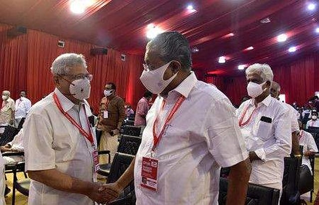 പിണറായിയും യെച്ചൂരിയും സിപിഎം സമ്മേളനത്തിനിടെ
