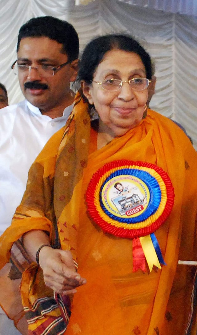 കാഞ്ചന മാലയും കെടി ജലീലും മൊയ്തീൻ സ്മാരക സേവാ മന്ദിരത്തിന്റെ തറക്കല്ലിടൽ വേളയിൽ