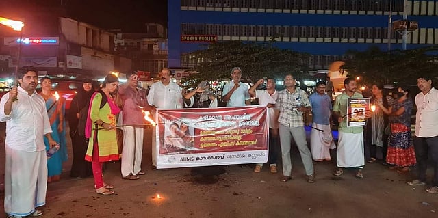 രേഷ്മയുടേയും വിമലയുടേയും മരണത്തിന് ശേഷം കാസർകോട് ടൗണിൽ നടന്ന പ്രതിഷേധം