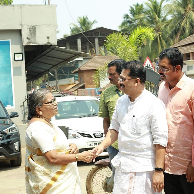 രത്നകുമാരി ടീച്ചർക്കൊപ്പം