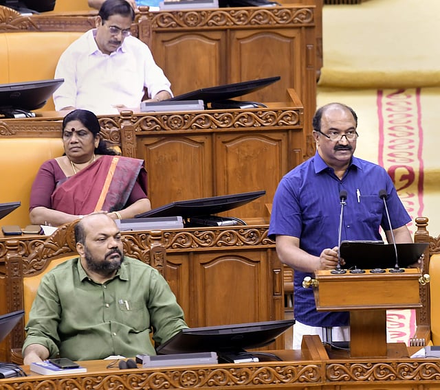 നിയമസഭയിൽ ബജറ്റ് അവതരിപ്പിക്കുന്ന ധനമന്ത്രി കെഎൻ ബാലഗോപാൽ