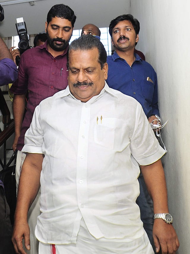 2016ൽ ബന്ധു നിയമനം ചർച്ച ചെയ്ത നിർണായക സെക്രട്ടേറിയറ്റിനു ശേഷം ഇപി ജയരാജൻ എകെജി സെന്ററിൽ നിന്നു പുറത്തേയ്ക്ക് വരുന്നു