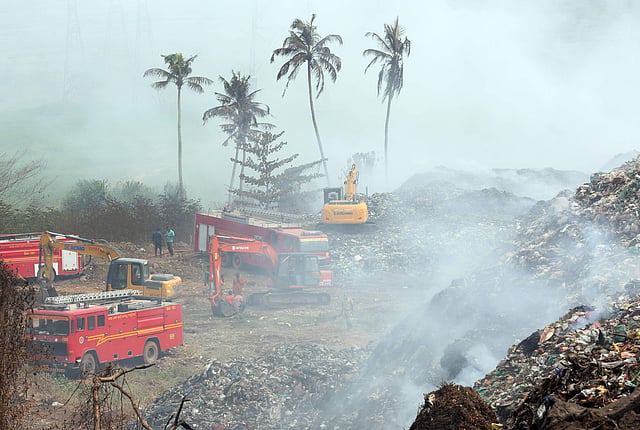 110 ഏക്കറിലാണ് ബ്രഹ്മപുരം. ഒന്നര ദശാബ്ദമായി കൊച്ചി നഗരത്തിന്റെ മാലിന്യം പേറുന്ന ഈ സ്ഥലമാണ്. അങ്കമാലി, ആലുവ, കളമശ്ശേരി, തൃക്കാക്കര, തൃപ്പൂണിത്തുറ, നഗരസഭകളിലെ മാലിന്യവും ഈ പ്ലാന്റിലാണ് എത്തുന്നത്