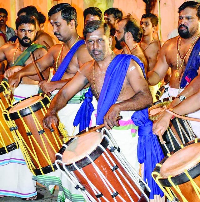 സുന്ദരന്മാരാര് അരങ്ങിൽ